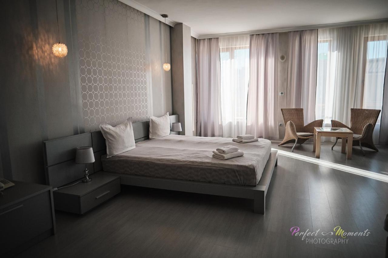 Family Hotel Classic Varna Buitenkant foto