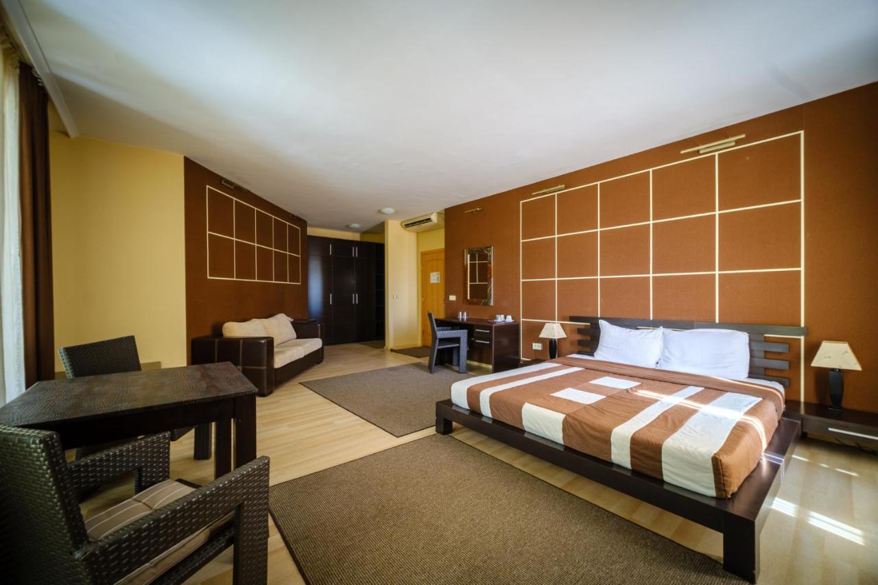 Family Hotel Classic Varna Buitenkant foto