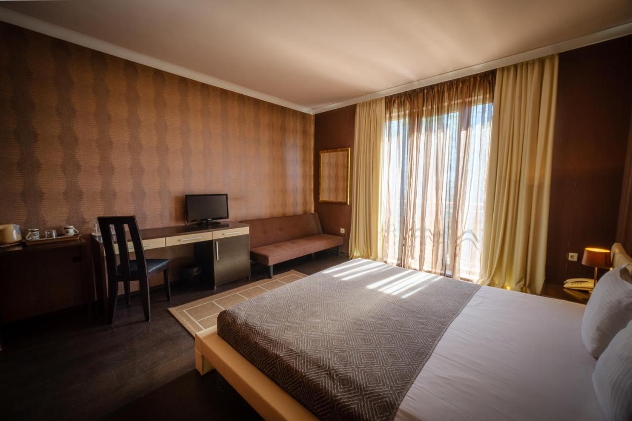 Family Hotel Classic Varna Buitenkant foto