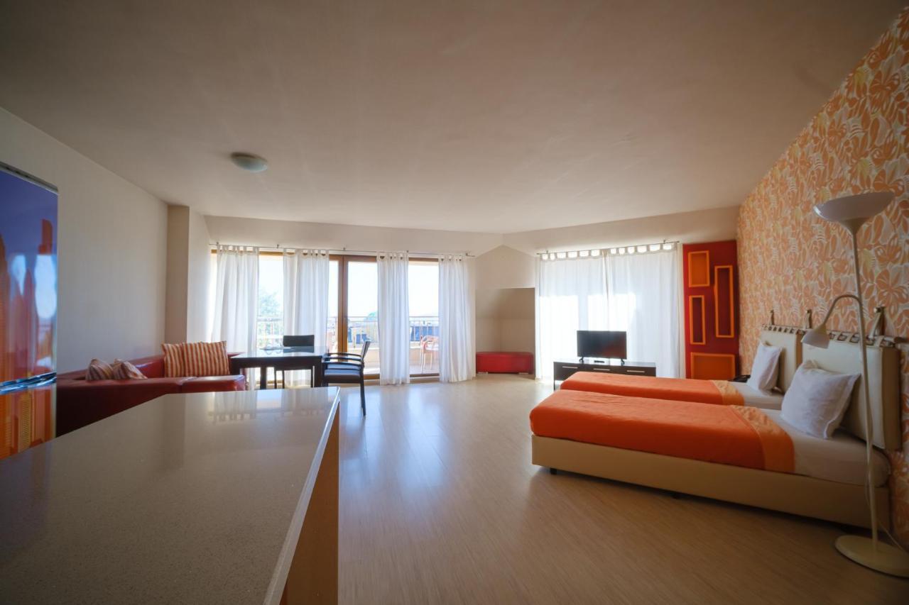 Family Hotel Classic Varna Buitenkant foto