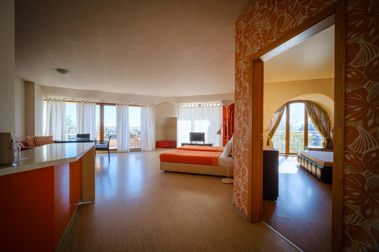 Family Hotel Classic Varna Buitenkant foto